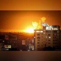 להבות מבנין שהופצץ על ידי חיל האוויר בעזה, ארכיון. | עטיה מוחמד, פלאש 90