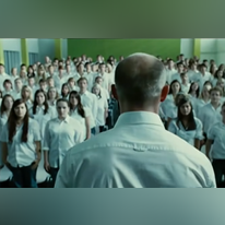 מסך מתוך הסרט "הנחשול"