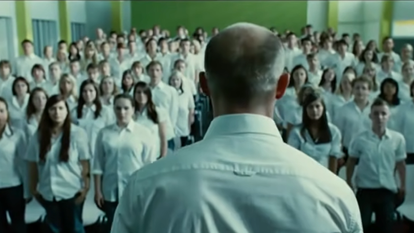 מסך מתוך הסרט "הנחשול"