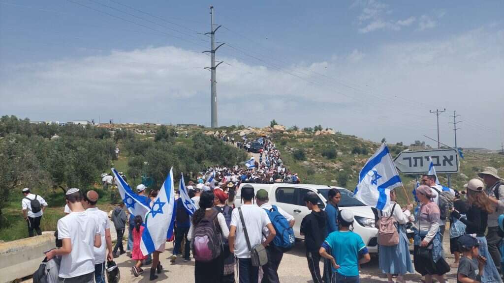 הצעדה לאביתר. | שלמה פיוטרקובסקי