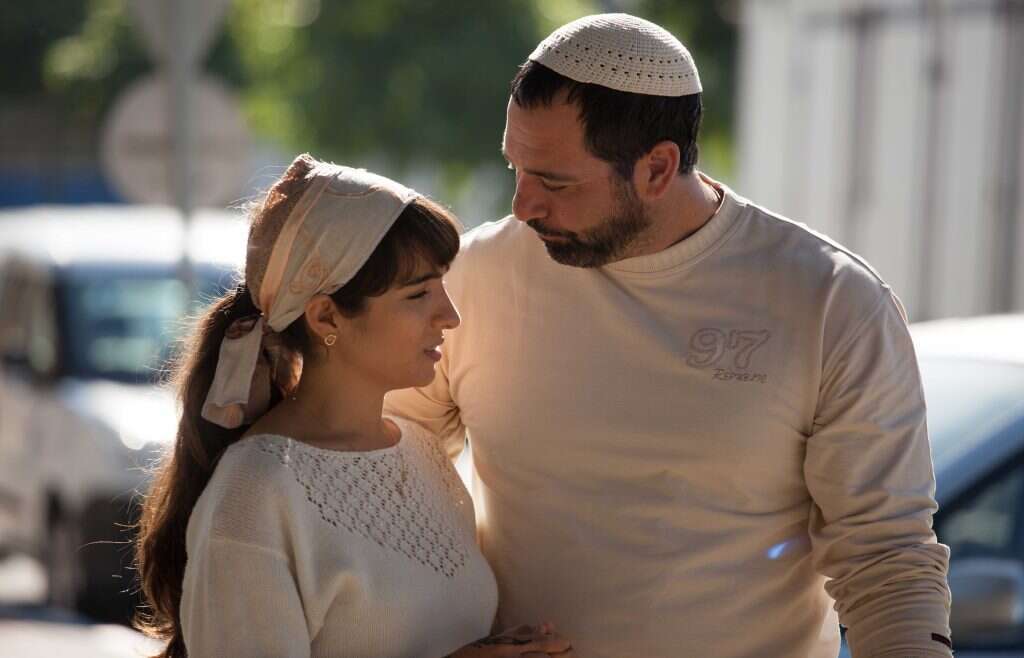 מוריס כהן ורותם זיסמן כהן מתוך הסרט "אבינו". | ורד אדיר