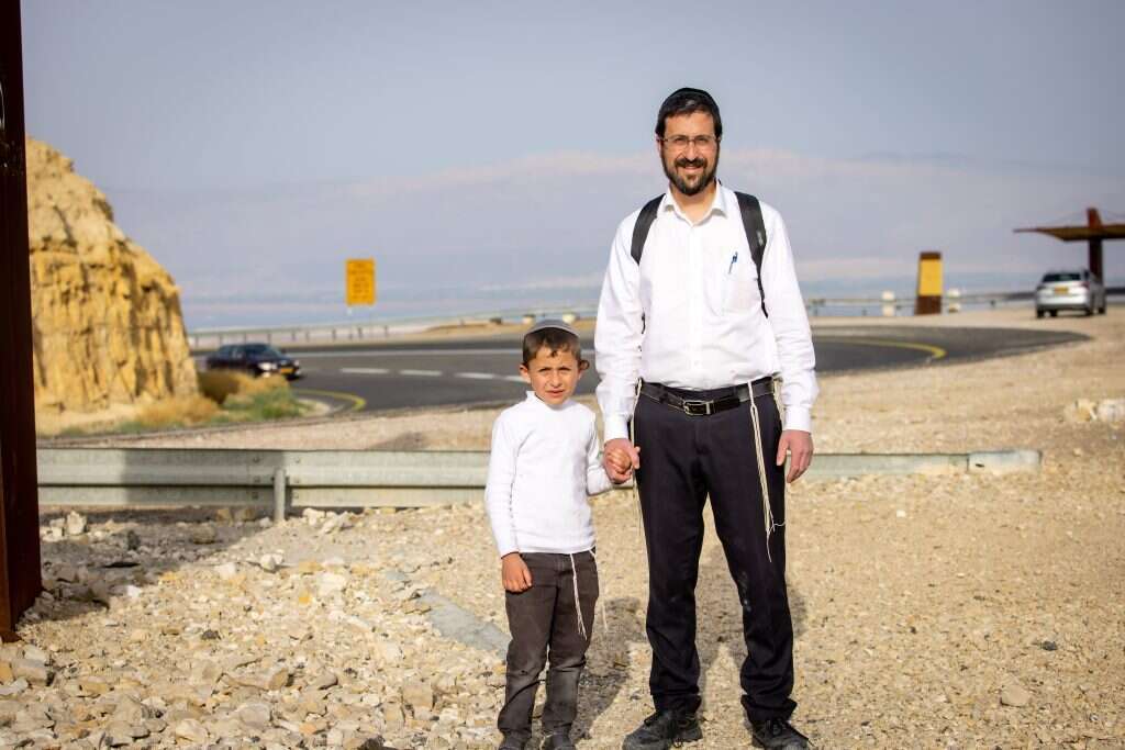 יצחק ודובי אפל, צומת הערבה. | אריק סולטן