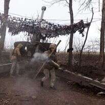חיילים אוקראינים בקרב. | היידי לוין, וושינגטון פוסט