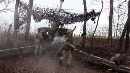 חיילים אוקראינים בקרב. | היידי לוין, וושינגטון פוסט