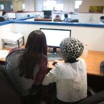 נשים חרדיות בעבודתן, למצולמות אין קשר לכתבה. | איי.אף.פי נשים חרדיות בעבודתן, למצולמות אין קשר לכתבה. | איי.אף.פי