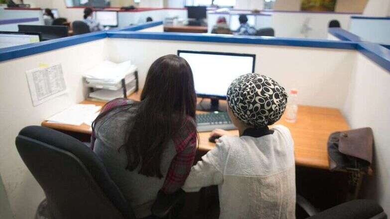 נשים חרדיות בעבודתן, למצולמות אין קשר לכתבה. | איי.אף.פי