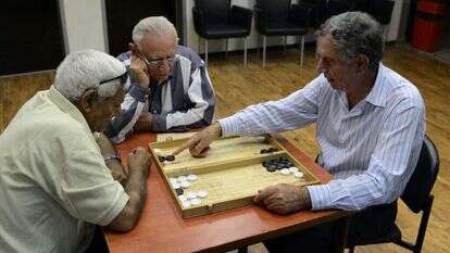 מבוגרים בפעילות חברתית. | תומר נויברג, פלאש 90