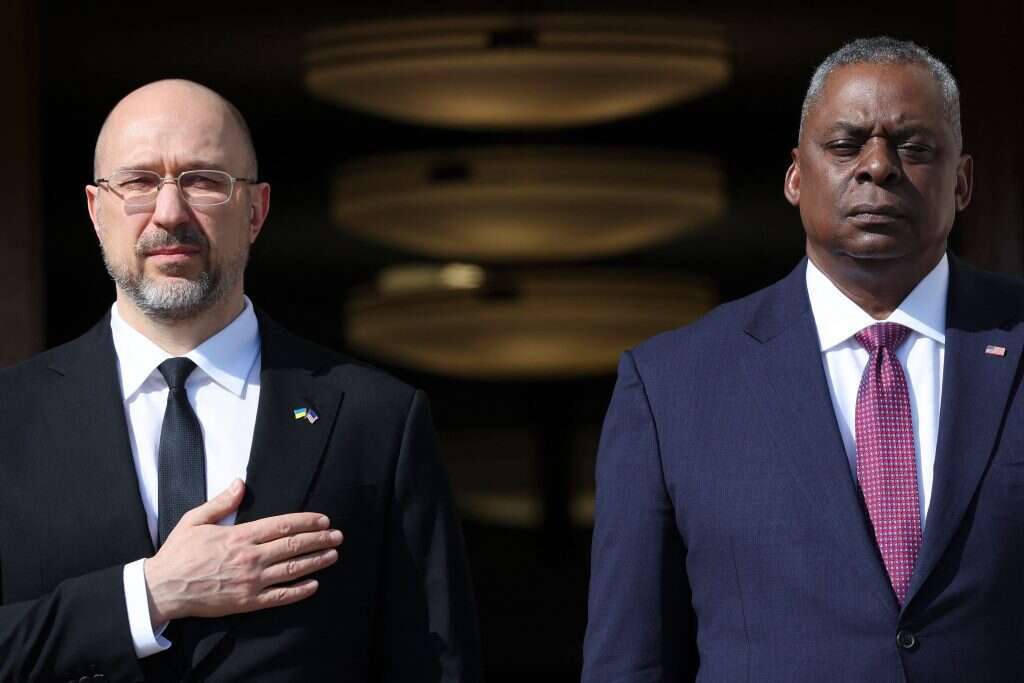 מזכיר ההגנה האמריקני לויד אוסטין (מימין) עם ראש ממשלת אוקראינה דניס שמיהל, השבוע בארה"ב. | אי.פי.איי