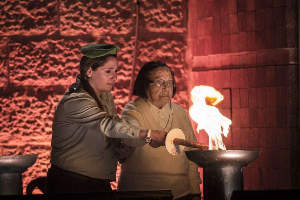 הדלקת משואה בעצרת יום הזיכרון לשואה 2016. | הדס פרוש/פלאש 90