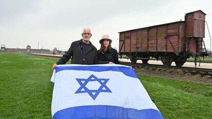 חיים טייב ואשתו באושוויץ. | יוסי זליגר