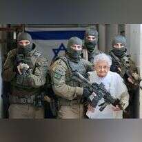 מפקד יחידת מצדה וסבתו ביאנקה ביום השואה. | דוברות המשטרה