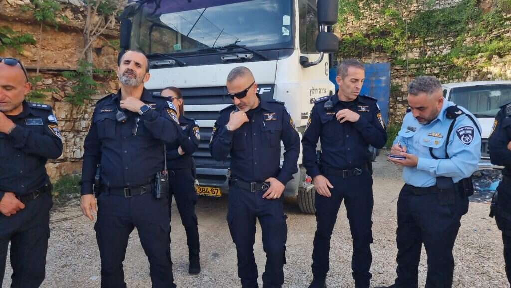 כוחות משטרה בזירת הפיגוע בשכונת שמעון הצדיק בירשלים, הבוקר. | דוברות המשטרה כוחות משטרה בזירת הפיגוע בשכונת שמעון הצדיק בירשלים, הבוקר. | דוברות המשטרה