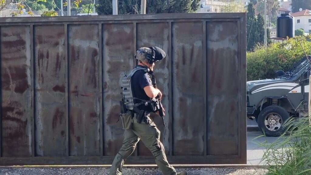 כוחות משטרה סורקים אחר מחבל בשכונת שמעון הצדיק בירושלים, אילוסטרציה. | דוברות המשטרה כוחות משטרה סורקים אחר מחבל בשכונת שמעון הצדיק בירושלים, אילוסטרציה. | דוברות המשטרה