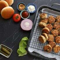 מיני המבורגר עוף. | אפרת ליכטנשטט