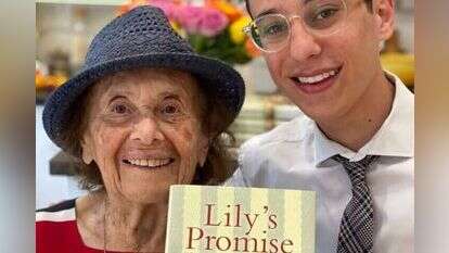 פורמן וסבתו לילי. צילומים: דב פורמן