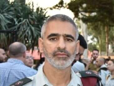 סגנו לשעבר, סא"ל במיל' מאיר כהן. | באזיבות המצולם