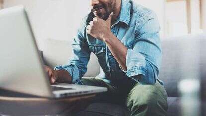 התמכרות לאתרים | שאטרסטוק