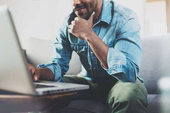 התמכרות לאתרים | שאטרסטוק