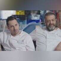 ניסים ואנטולי מקופה ראשית. | באדיבות כאן 11