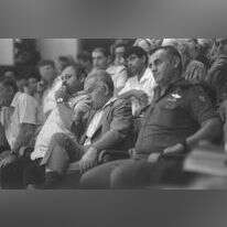 יצחק שמיר במרכז התמונה. | מגי אילון, לע"מ