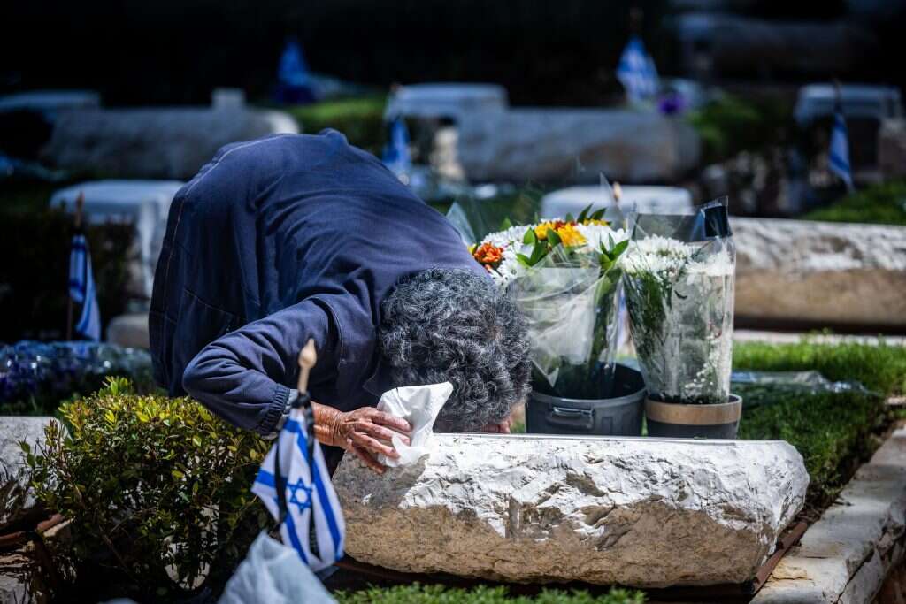 יום הזיכרון לחללי צה"ל ונפגעי פעולות האיבה. | יונתן זינדל -פלאש 90 יום הזיכרון לחללי צה"ל ונפגעי פעולות האיבה. | יונתן זינדל -פלאש 90