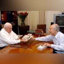 אריק שרון אכל בייגלה יבשים בשעה שהקשיב לעצותיו של עמיר בעניין קליטת האתיופים. | עמוס בן גרשום, לע"מ אריק שרון אכל בייגלה יבשים בשעה שהקשיב לעצותיו של עמיר בעניין קליטת האתיופים. | עמוס בן גרשום, לע"מ