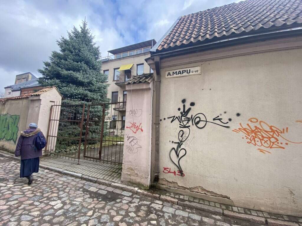 בית ילדותה של המשוררת לאה גולדברג ברחוב מאפו, קובנה. | אריאל שנבל