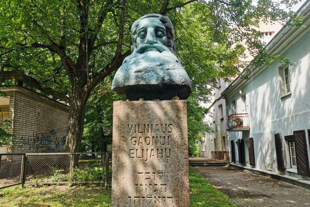אנדרטה לזכר הגר"א, וילנה. | גטי אימג'ס