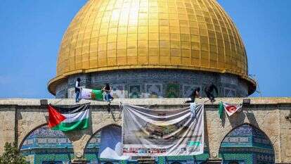 כרזות טרור בהר הבית, בחודש הרמדאן. | ג'מאל עוואד, פלאש 90