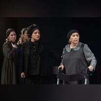 ליא קניג. מתוך ההצגה "מניין נשים". | מעיין קאופמן