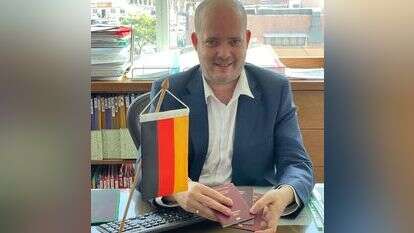 עו"ד ניר לנקר