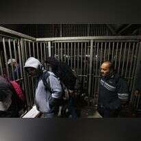 פועלים ערביים במעבר טול כרם, אילוסטרציה. | EPA