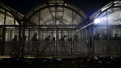 פועלים מהרש"פ במעבר ביו"ש. ארכיון | EPA פועלים מהרש"פ במעבר ביו"ש. ארכיון | EPA