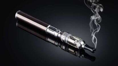 סיגריה אלקטרונית. | שאטרסטוק