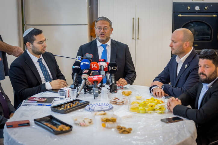 בן גביר וסיעת עוצמה יהודית בשדרות, בשבוע שעבר. | פלאש 90