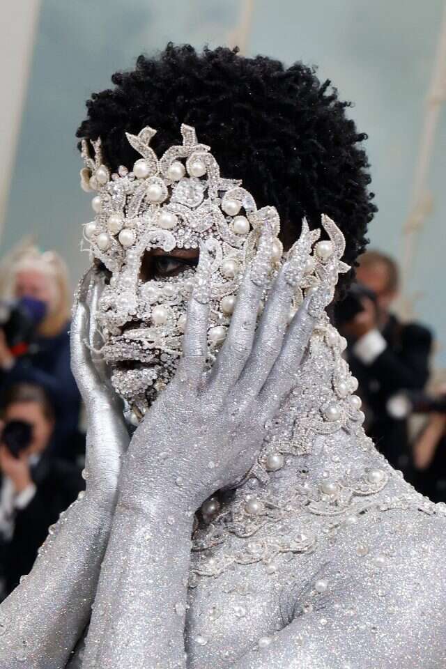 ליל נאס אקס עם קריצה נוצצת לחתולה. | גטי אימג'ס