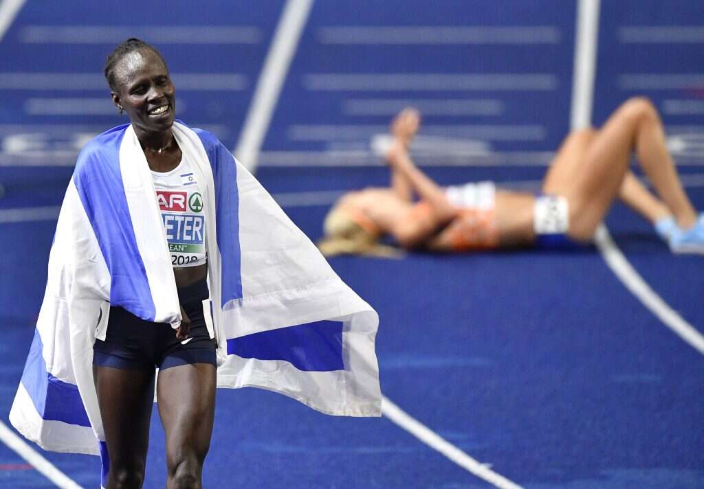 טלפון מרגש מבן הזוג. לונה סלפטר–צ'מטא. | AP