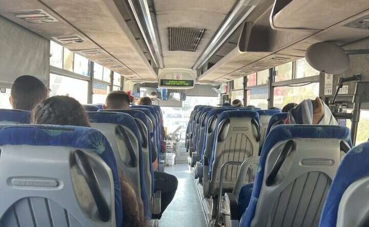 נסיעה באוטובוס. | אווה מלך