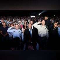 בינתיים לא מתכוון להפיל את הממשלה, וגם מקפיד לא לאיים בכך. השר בן־גביר והמפכ"ל שבתאי. | אורן בן־חקון בינתיים לא מתכוון להפיל את הממשלה, וגם מקפיד לא לאיים בכך. השר בן־גביר והמפכ"ל שבתאי. | אורן בן־חקון