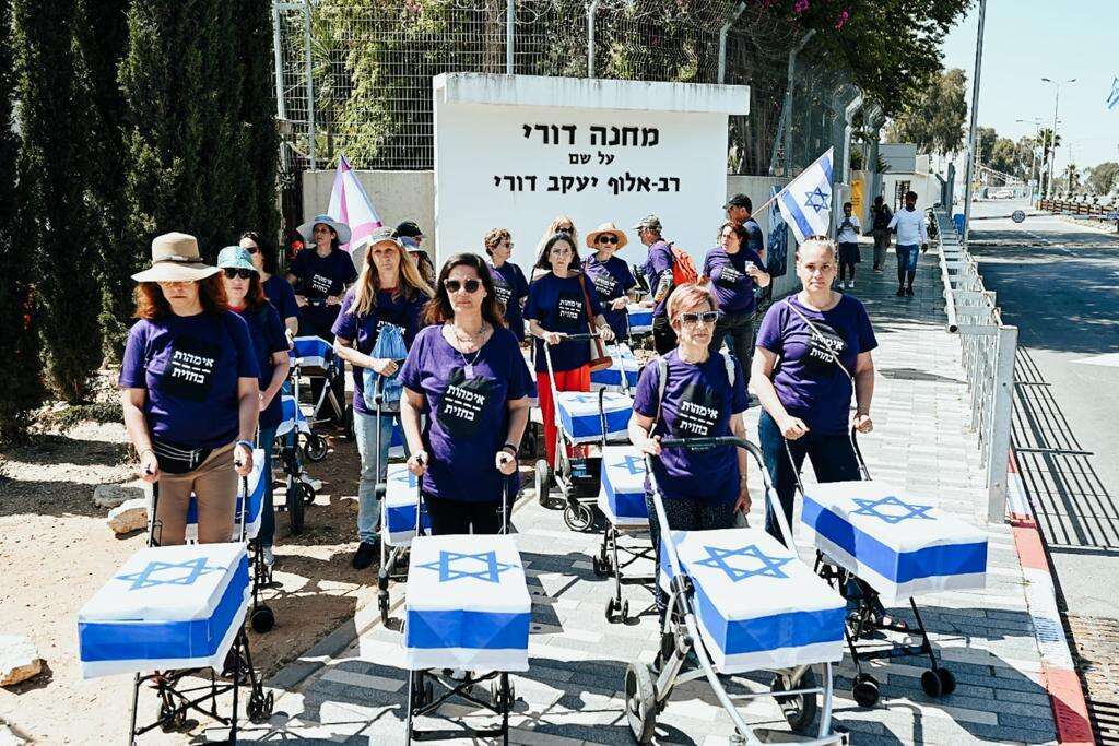 מחאת ארונות הקבורה. | אמנון חורש