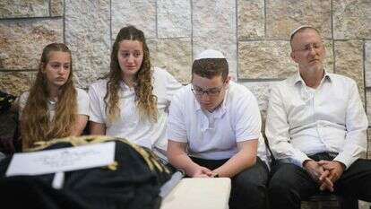 ליאו די וילדיו, בעלה וילדיה של לוסי הי"ד, ואביה ואחיהן של רינה ומאיה הי"ד, שנרצחו בפיגוע בבקעה. | נועם רבקין פנטון, פלאש 90