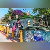 ממתינים בתחנת הדלק כוכב־יעקב