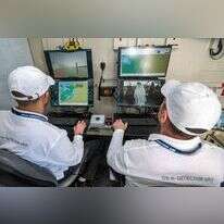 עובדי התעשייה האווירית. | AFP