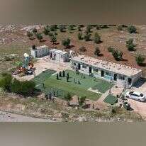 מבנה בית הספר הלא חוקי שנהרס. | תנועת רגבים