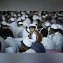 מתפללים במסגד בפנמה. | EPA