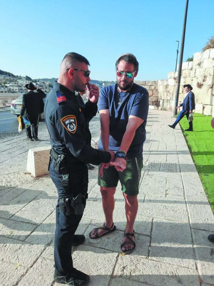 עמנואל ברוש נעצר מחוץ להר הבית בחודש אלול