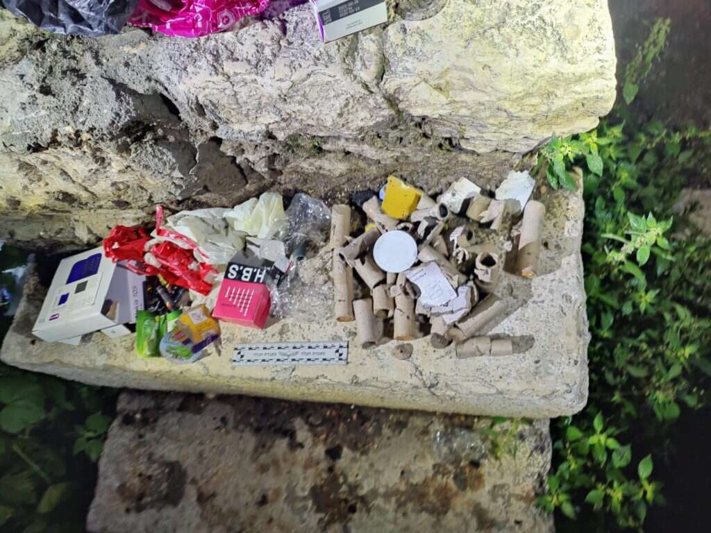 החומרים ששימשו את חברי חוליית הטרור להכנת מטענים. | שב"כ