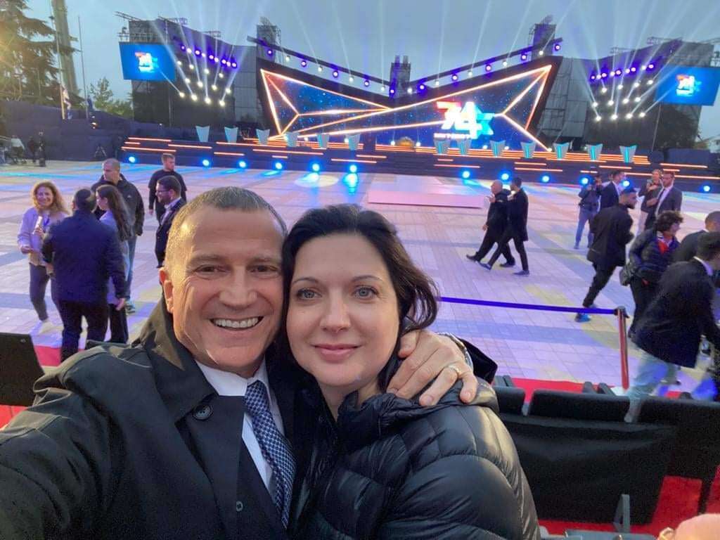 אירינה ויולי בעלה בטקס הדלקת משואות יום העצמאות 2023