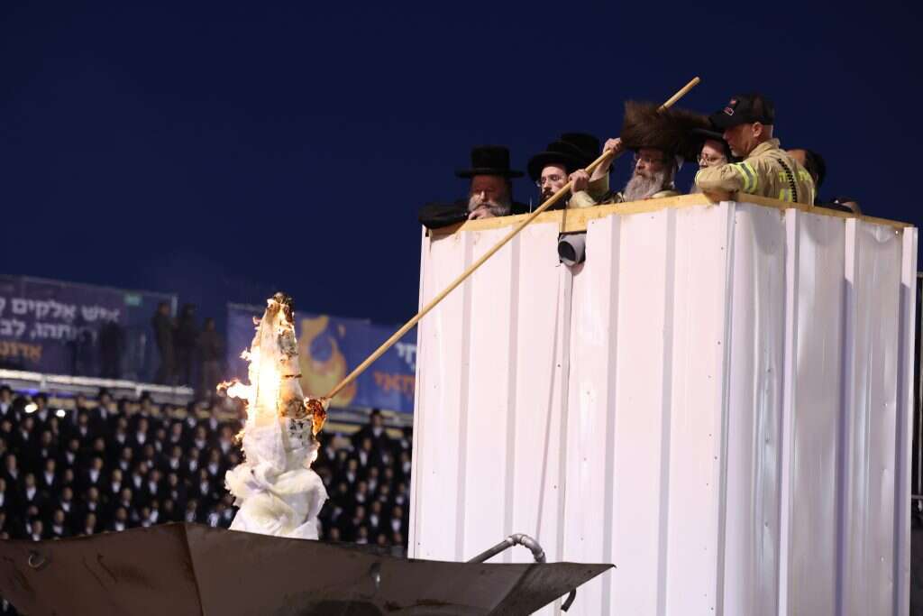 ההדלקה המסורתית במירון. | דוד כהן פלאש/90