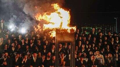 מעמד הדלקה במירון. | EPA מעמד הדלקה במירון. | EPA